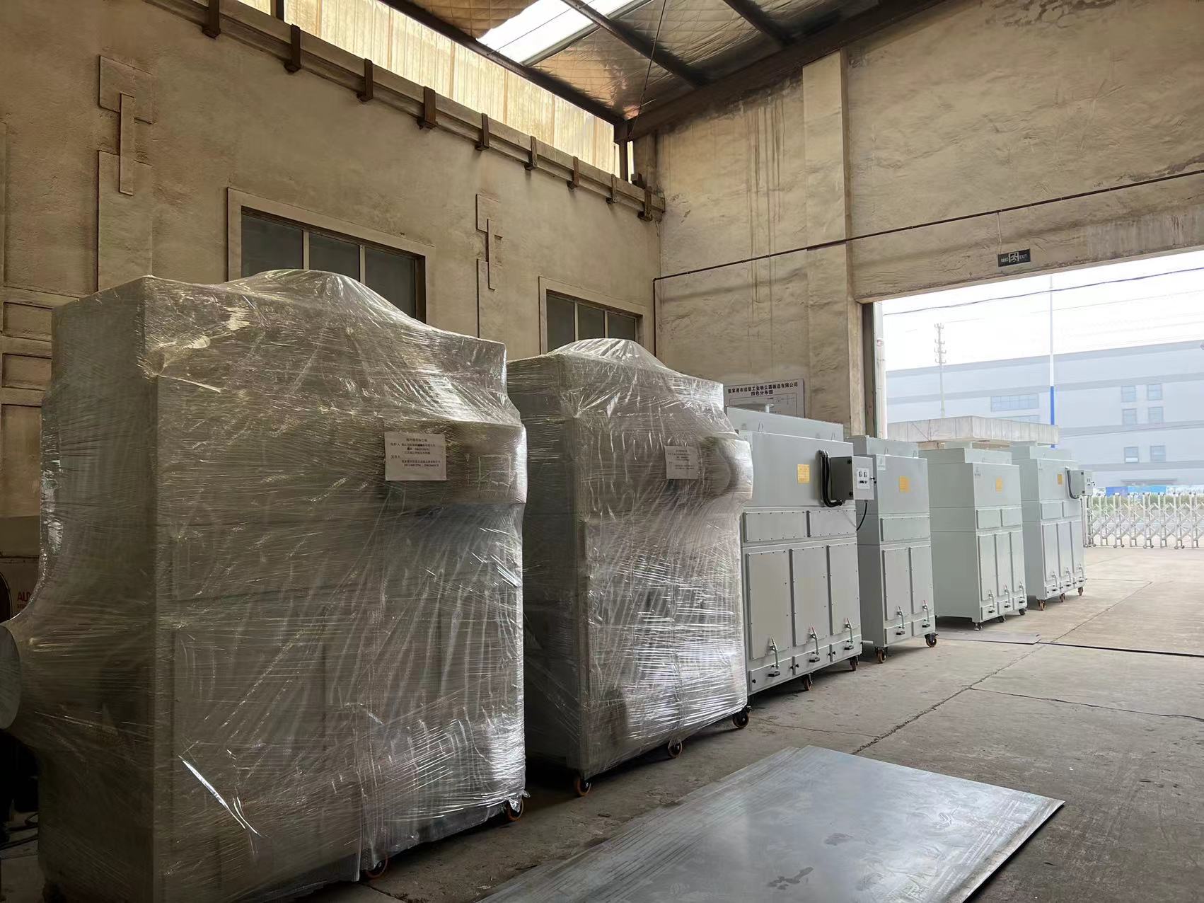 一批激光切割机除尘器发货中—张家港洁皇工业吸尘器
