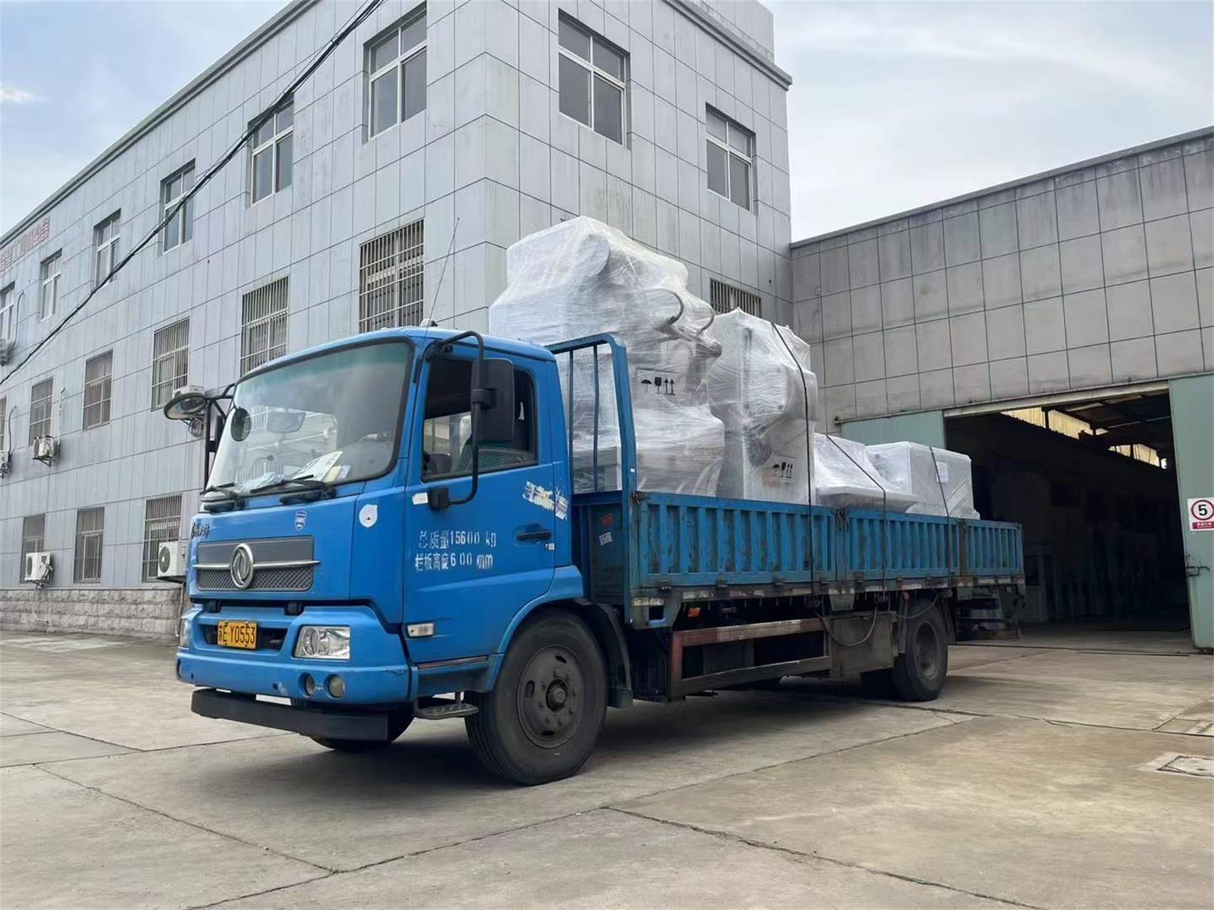 整车除尘设备发货—张家港洁皇工业吸尘器